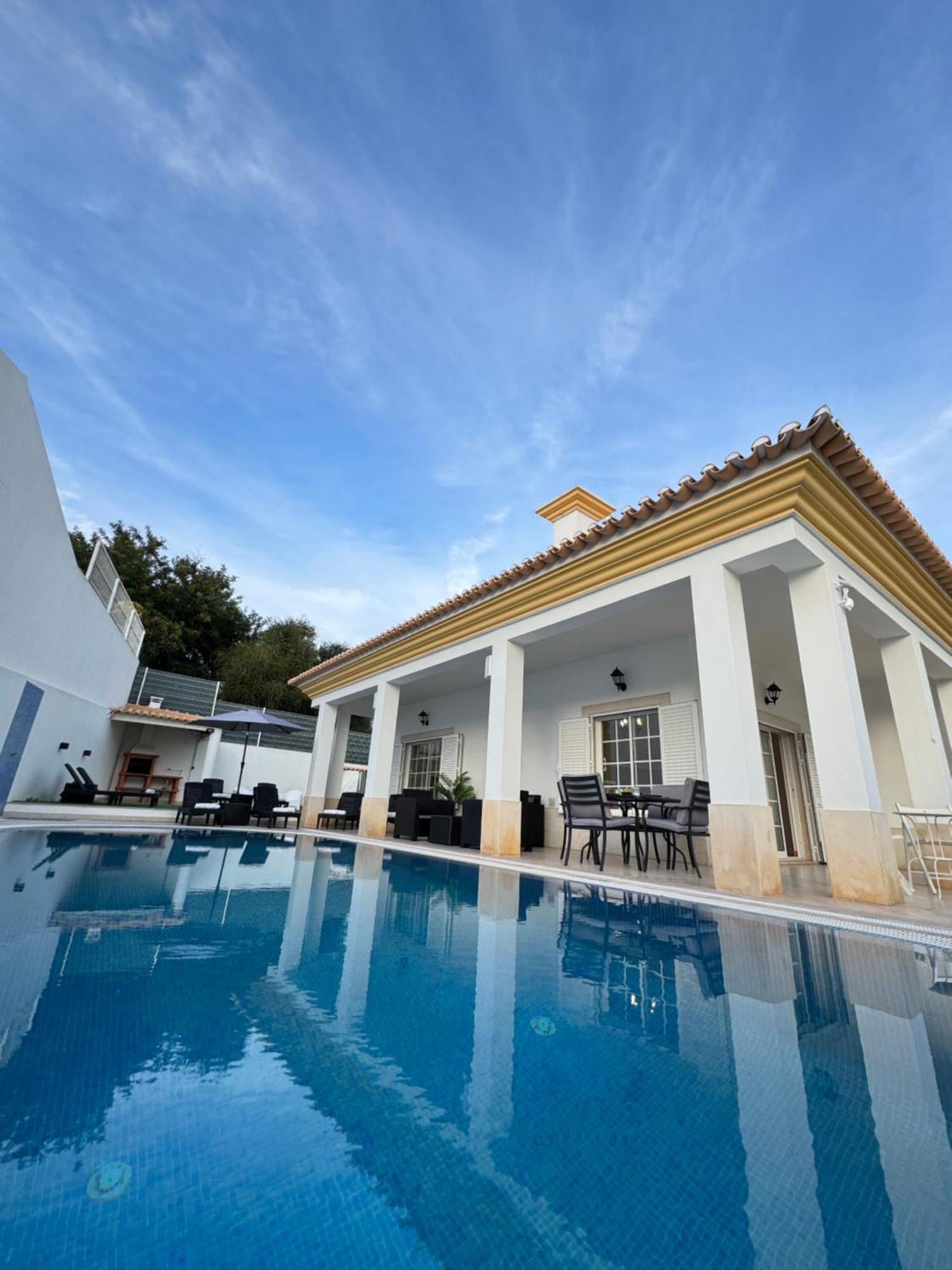 Villa Bonita Guesthouse Albufeira Old Town Bagian luar foto
