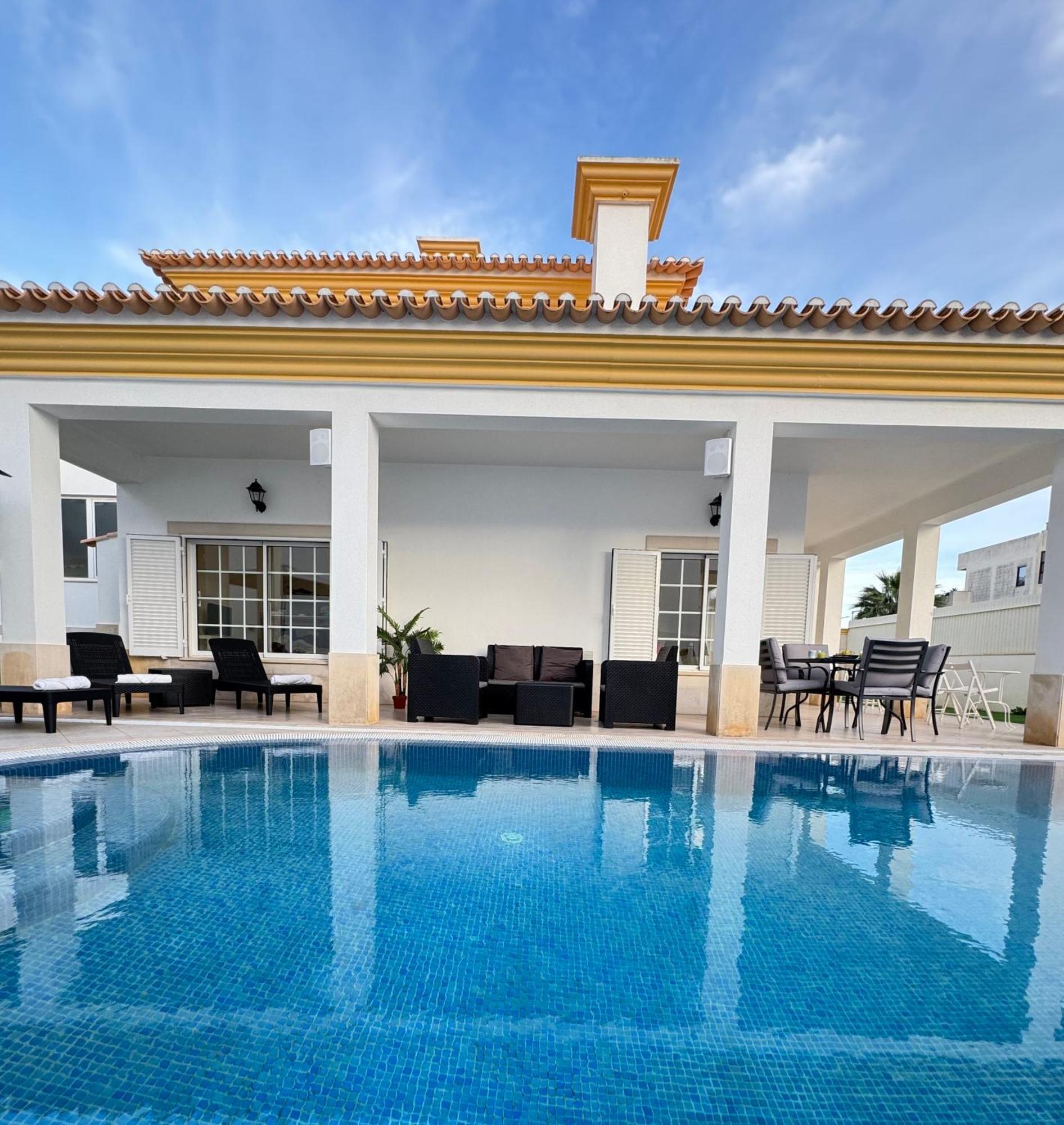 Villa Bonita Guesthouse Albufeira Old Town Bagian luar foto
