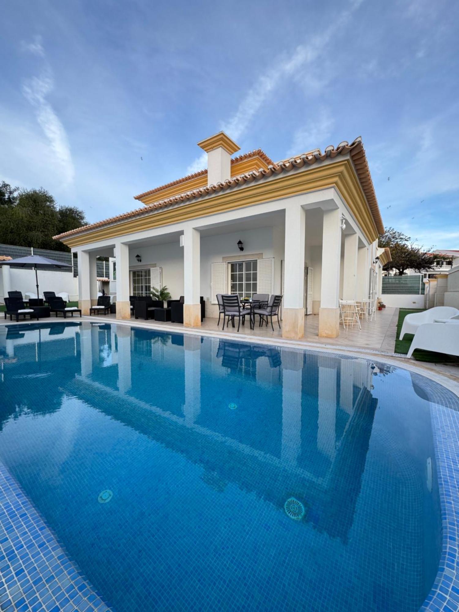 Villa Bonita Guesthouse Albufeira Old Town Bagian luar foto